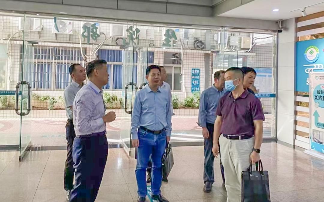 共谋发展新篇章 擘画未来新蓝图——邢晓辉携南方医科大学帮扶队赴肇庆医学院第二附属医院调研